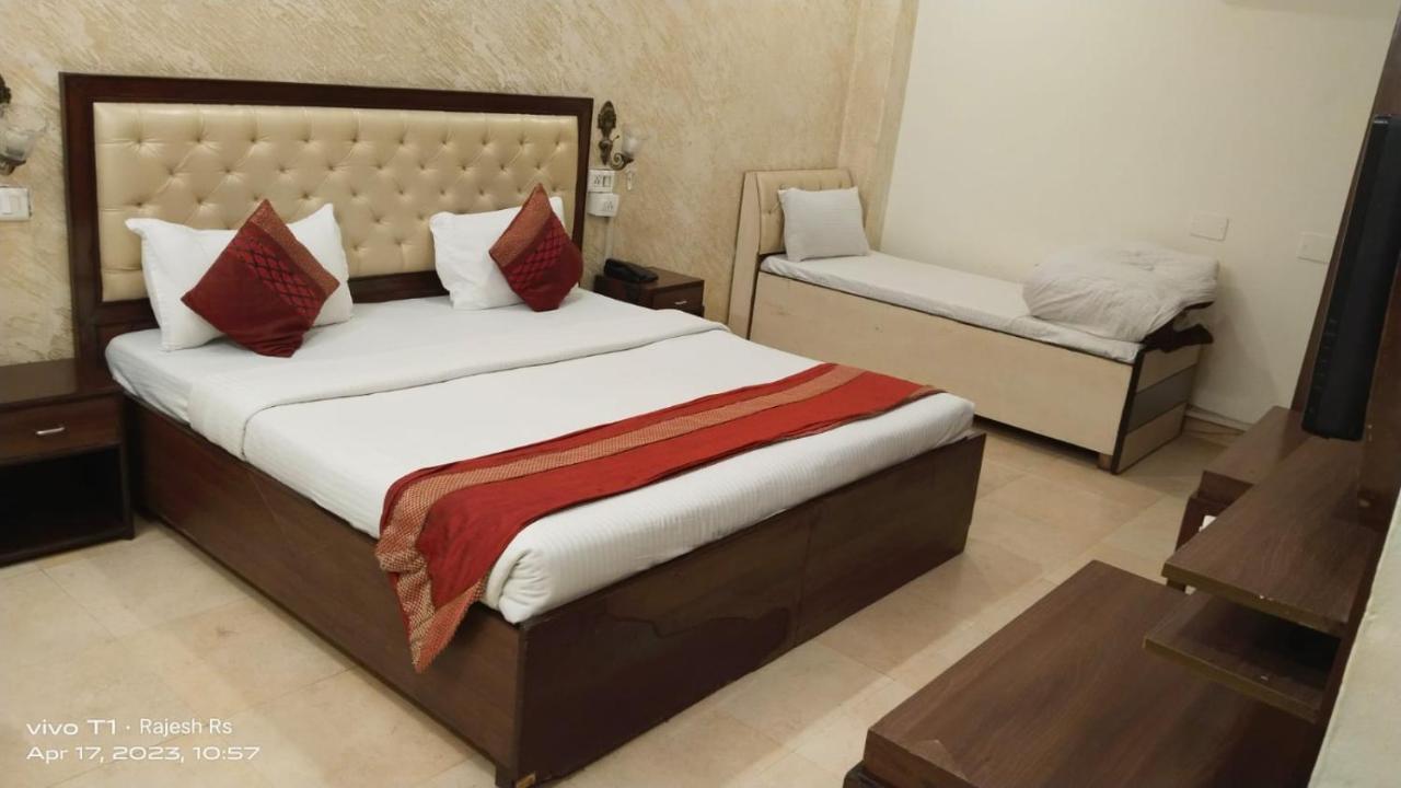 Hotel Diamond Inn Chandīgarh Dış mekan fotoğraf