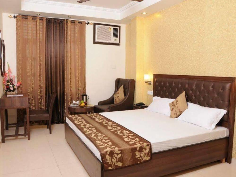 Hotel Diamond Inn Chandīgarh Dış mekan fotoğraf